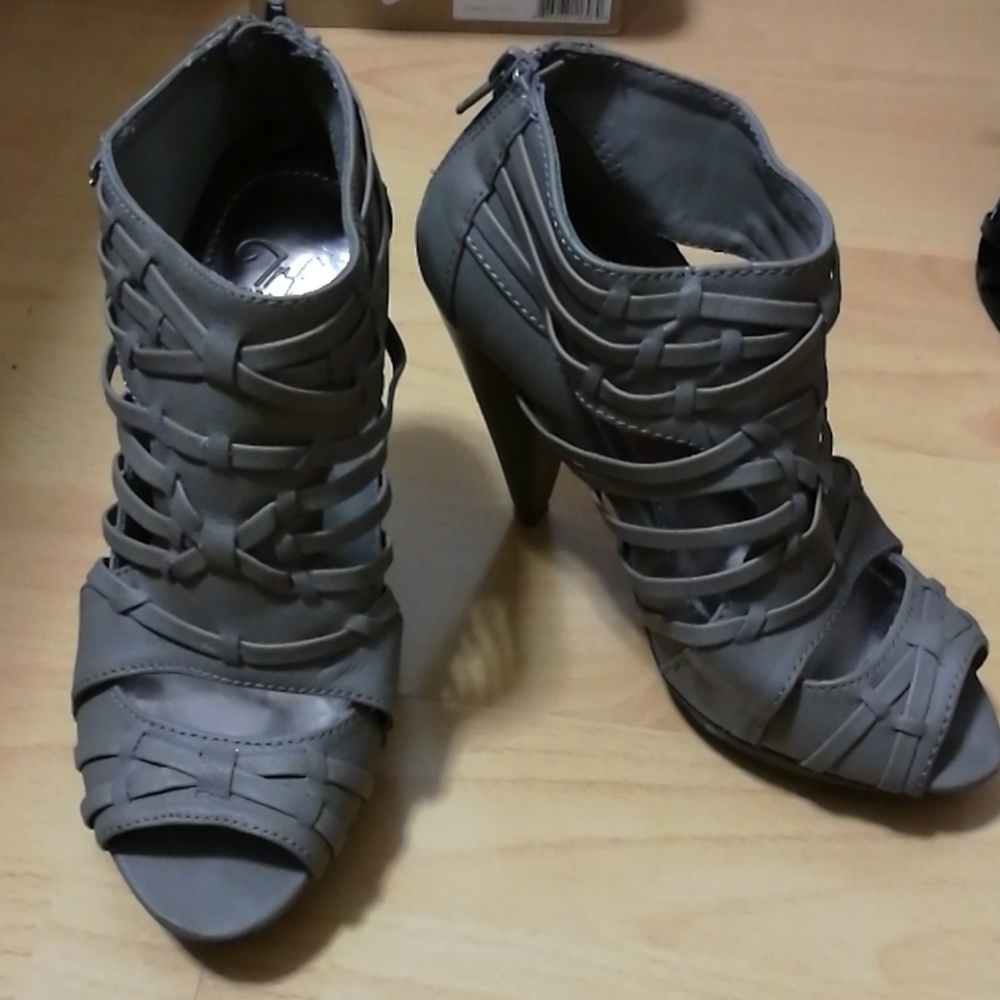 Zara sandals in size 6